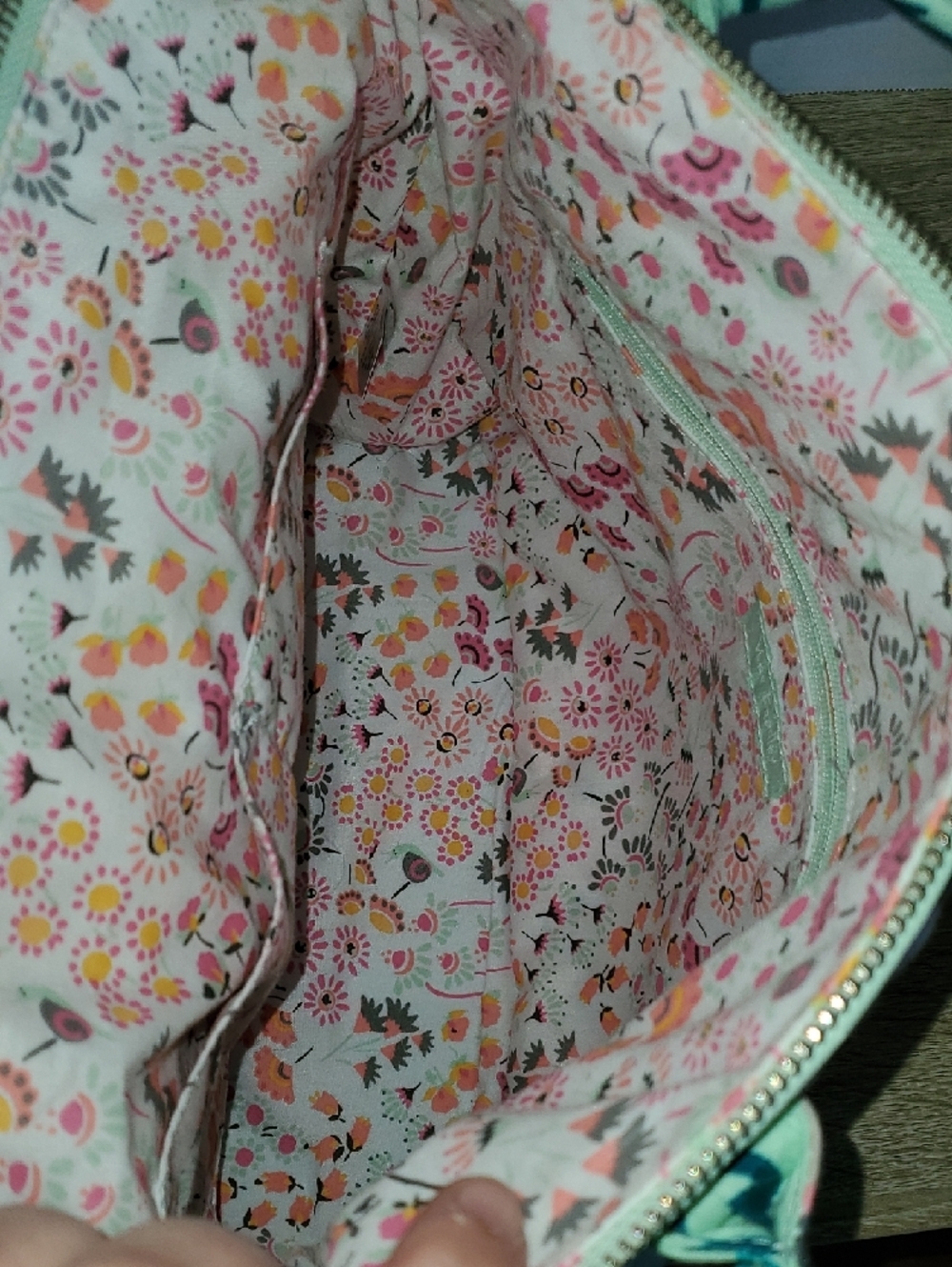 Vera Bradley Mint Flowers Carson East West Tote with Matching Accessories - Picture 4 of 9